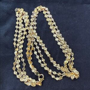 Elegant Gold Floral Necklace